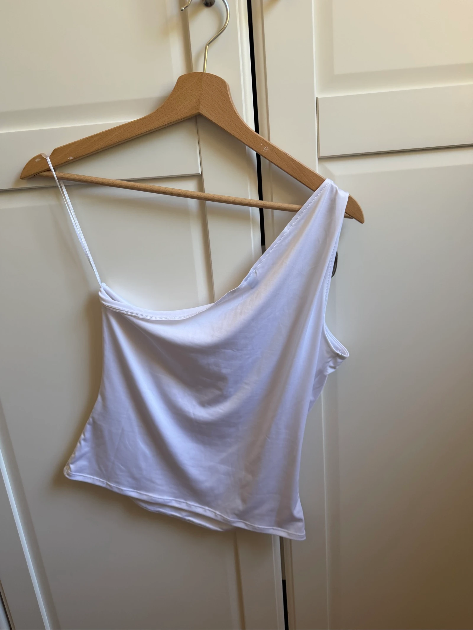 Asymmetric white top with silver jewel details H&M – photo 4